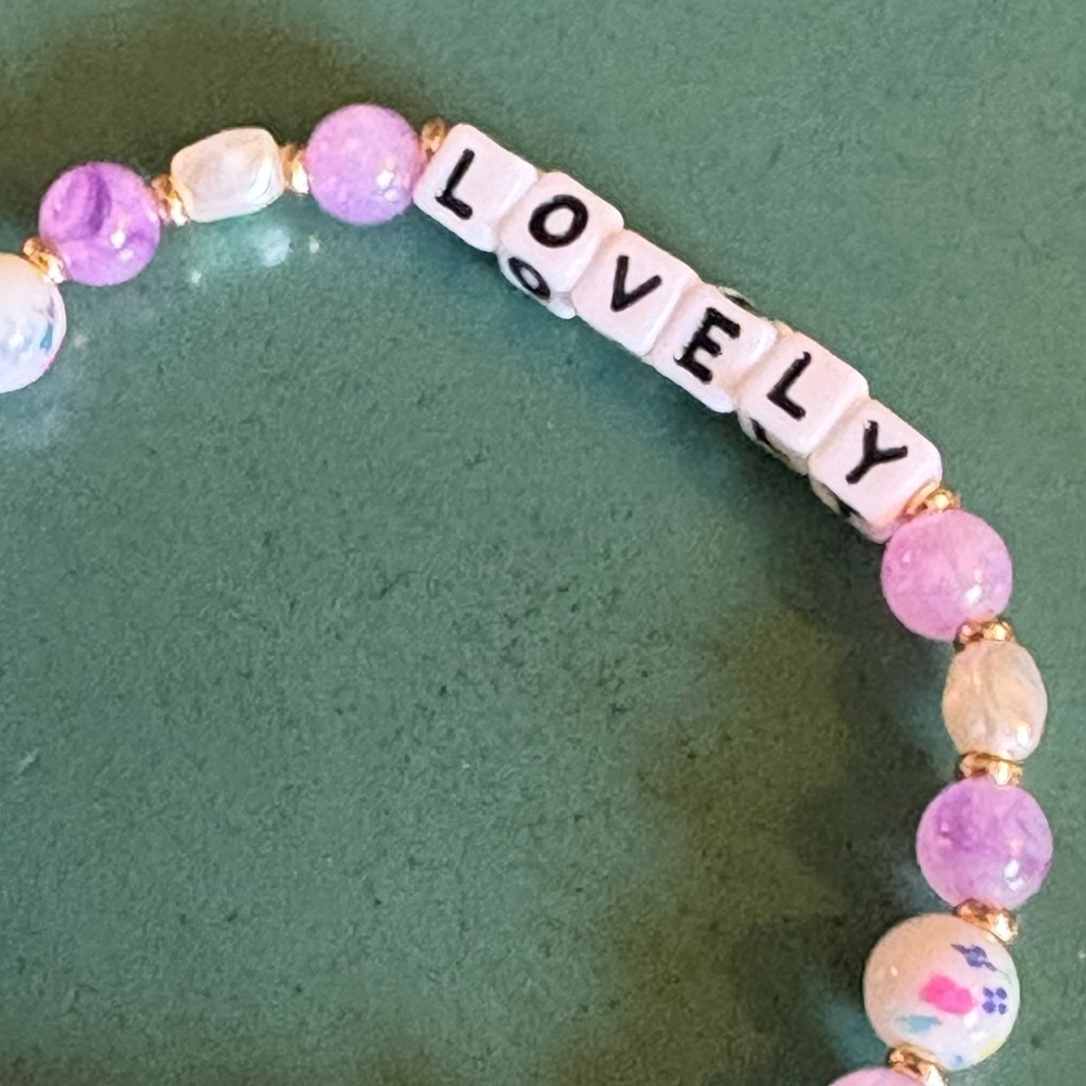 NEW Little Words Project 2 Beaded Floral Bracelets LOVELY & BELIEVE Pink Lilac - Picture 3 of 6